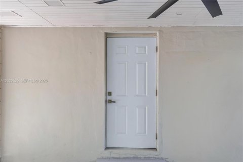 Villa ou maison à louer à Hialeah, Floride: 2 chambres, 102.19 m2 № 2146523 - photo 18
