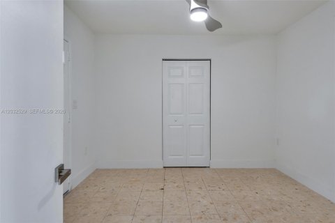 Villa ou maison à louer à Hialeah, Floride: 2 chambres, 102.19 m2 № 2146523 - photo 22