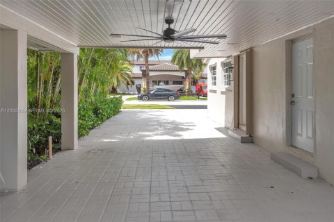 Villa ou maison à louer à Hialeah, Floride: 2 chambres, 102.19 m2 № 2146523 - photo 4