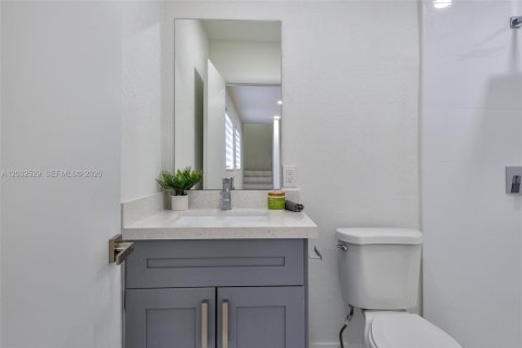 Villa ou maison à louer à Hialeah, Floride: 2 chambres, 102.19 m2 № 2146523 - photo 21