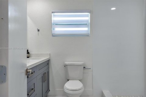 Villa ou maison à louer à Hialeah, Floride: 2 chambres, 102.19 m2 № 2146523 - photo 29