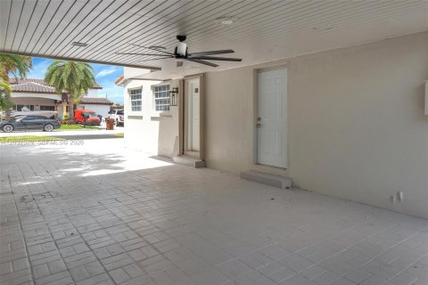 Villa ou maison à louer à Hialeah, Floride: 2 chambres, 102.19 m2 № 2146523 - photo 5