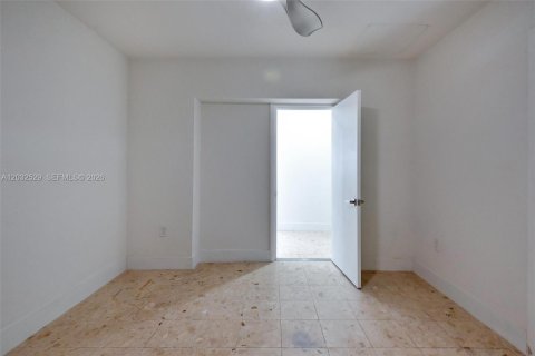 Villa ou maison à louer à Hialeah, Floride: 2 chambres, 102.19 m2 № 2146523 - photo 19