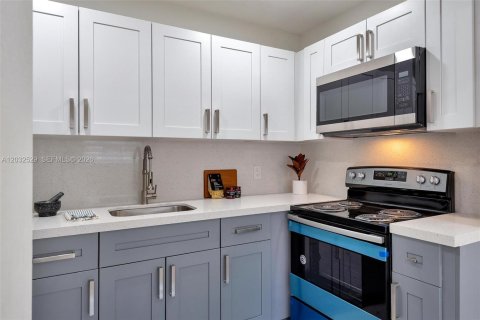 Villa ou maison à louer à Hialeah, Floride: 2 chambres, 102.19 m2 № 2146523 - photo 7
