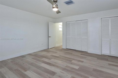 Villa ou maison à louer à Hialeah, Floride: 2 chambres, 102.19 m2 № 2146523 - photo 27