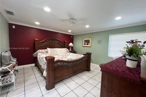 House in Miami, Florida 4 bedrooms, 141.4 sq.m. № 1701359 - photo 20
