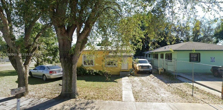 Дом в Майами, Флорида 4 спальни, 106.28м2 № 2062486