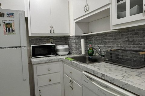 Купить кондоминиум в Майами-Бич, Флорида 1 спальня, 74.04м2, № 1995610 - фото 18