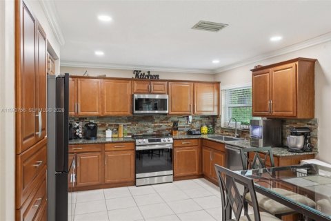 House in Coral Springs, Florida 4 bedrooms, 191.38 sq.m. № 2042447 - photo 11