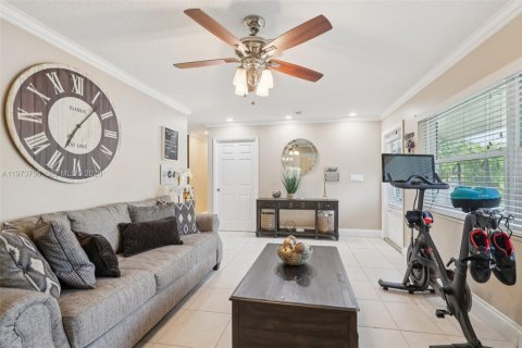 House in Coral Springs, Florida 4 bedrooms, 191.38 sq.m. № 2042447 - photo 4