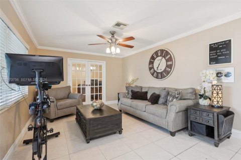 House in Coral Springs, Florida 4 bedrooms, 191.38 sq.m. № 2042447 - photo 9