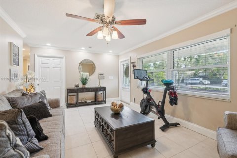 House in Coral Springs, Florida 4 bedrooms, 191.38 sq.m. № 2042447 - photo 3