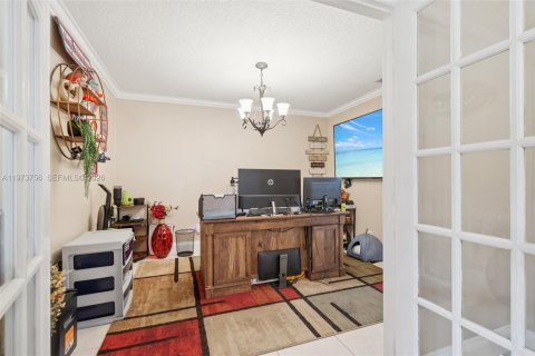 House in Coral Springs, Florida 4 bedrooms, 191.38 sq.m. № 2042447 - photo 15