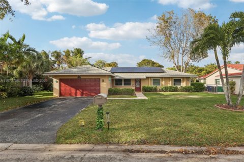 House in Coral Springs, Florida 4 bedrooms, 191.38 sq.m. № 2042447