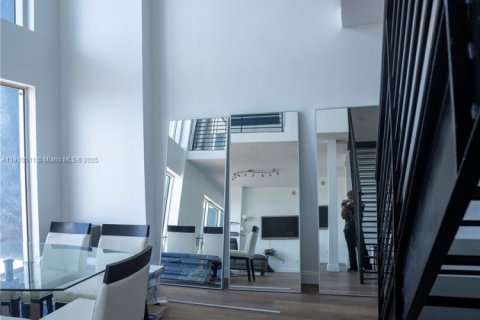 Condo in Miami, Florida, 2 bedrooms  № 1975132 - photo 4