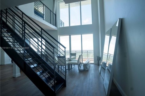 Condo in Miami, Florida, 2 bedrooms  № 1975132 - photo 6