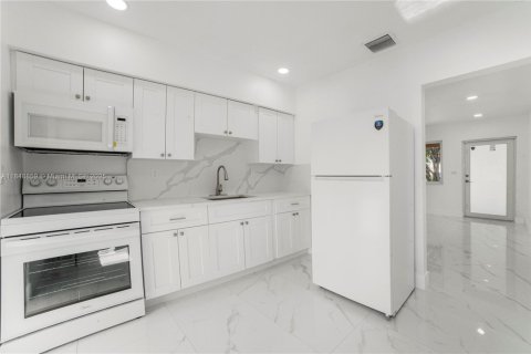 Commercial property in Miami, Florida 145.67 sq.m. № 1850713 - photo 17