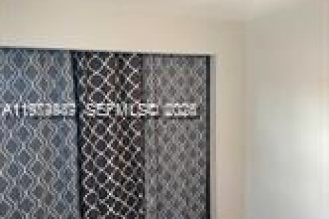 Снять в аренду квартиру в Майами, Флорида 2 спальни, 390м2, № 2041341 - фото 7