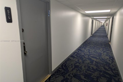 Condominio en venta en Hallandale Beach, Florida, 2 dormitorios, 112.41 m2 № 2057584 - foto 13