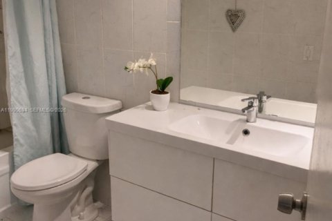 Condominio en venta en Hallandale Beach, Florida, 2 dormitorios, 112.41 m2 № 2057584 - foto 5