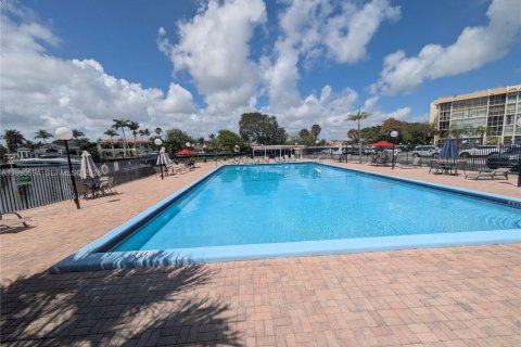 Condominio en venta en Hallandale Beach, Florida, 2 dormitorios, 112.41 m2 № 2057584 - foto 6