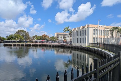 Condominio en venta en Hallandale Beach, Florida, 2 dormitorios, 112.41 m2 № 2057584 - foto 8