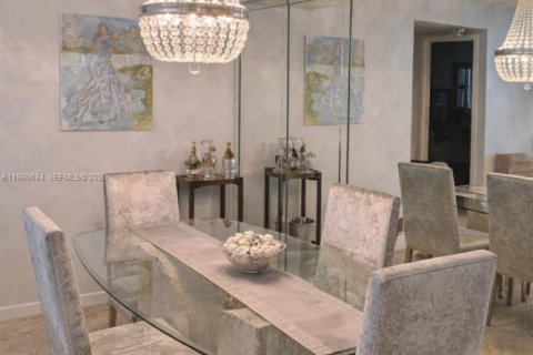 Condominio en venta en Hallandale Beach, Florida, 2 dormitorios, 112.41 m2 № 2057584 - foto 2