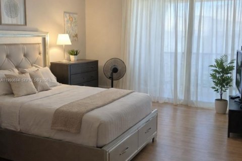 Condominio en venta en Hallandale Beach, Florida, 2 dormitorios, 112.41 m2 № 2057584 - foto 3