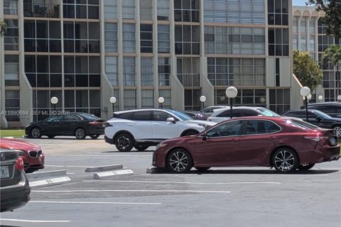 Condominio en venta en Hallandale Beach, Florida, 2 dormitorios, 112.41 m2 № 2057584 - foto 10