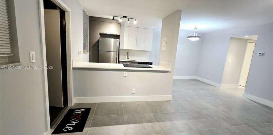 Condo in Hollywood, Florida, 1 bedroom № 2255868