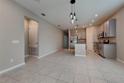 Villa ou maison à louer à Wesley Chapel, Floride: 3 chambres, 147.71 m2 № 2117713 - photo 3