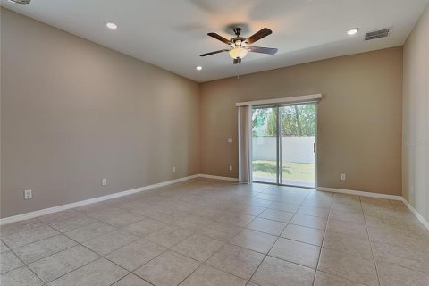 Villa ou maison à louer à Wesley Chapel, Floride: 3 chambres, 147.71 m2 № 2117713 - photo 2