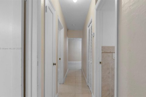 Villa ou maison à vendre à Miami, Floride: 3 chambres, 95.13 m2 № 1978496 - photo 24