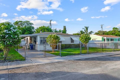 Villa ou maison à vendre à Miami, Floride: 3 chambres, 95.13 m2 № 1978496 - photo 3