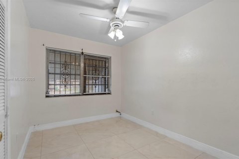 Villa ou maison à vendre à Miami, Floride: 3 chambres, 95.13 m2 № 1978496 - photo 18
