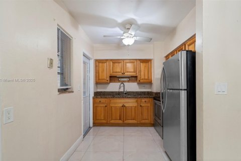 Villa ou maison à vendre à Miami, Floride: 3 chambres, 95.13 m2 № 1978496 - photo 14