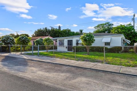 Villa ou maison à vendre à Miami, Floride: 3 chambres, 95.13 m2 № 1978496 - photo 2