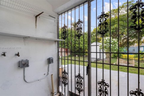 Villa ou maison à vendre à Miami, Floride: 3 chambres, 95.13 m2 № 1978496 - photo 16
