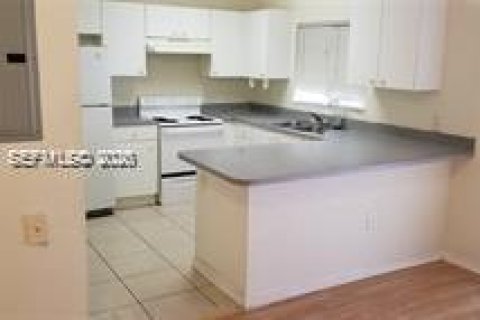 Casa en alquiler en Pembroke Park, Florida, 3 dormitorios, 124.02 m2 № 2007448 - foto 5