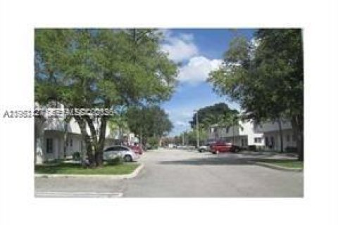 Casa en alquiler en Pembroke Park, Florida, 3 dormitorios, 124.02 m2 № 2007448 - foto 3