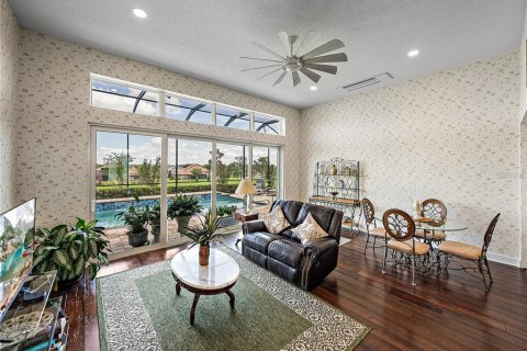 House in Dade City, Florida 4 bedrooms, 335.66 sq.m. № 1918419 - photo 28