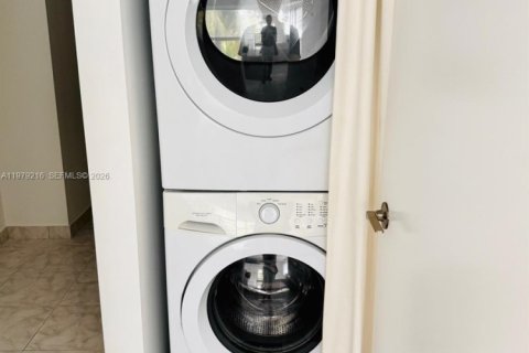 Copropriété à louer à Miami Beach, Floride: 2 chambres, 105.07 m2 № 2046023 - photo 21