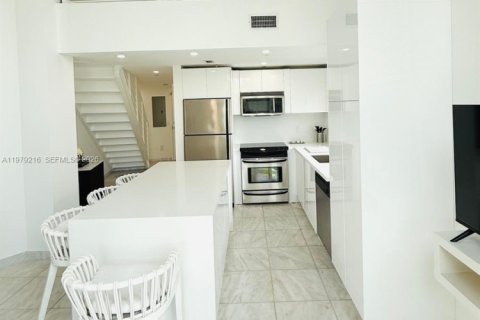 Copropriété à louer à Miami Beach, Floride: 2 chambres, 105.07 m2 № 2046023 - photo 12