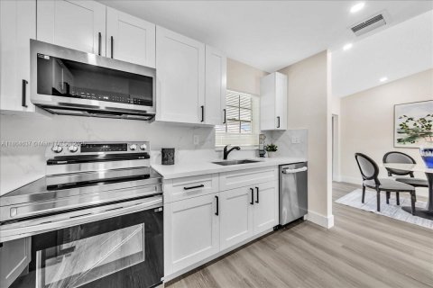 Villa ou maison à vendre à Miami Gardens, Floride: 3 chambres, 129.13 m2 № 1896557 - photo 22