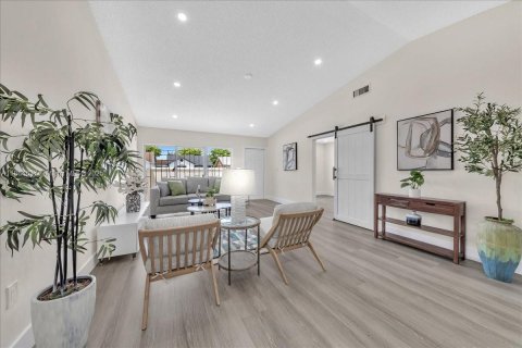 Villa ou maison à vendre à Miami Gardens, Floride: 3 chambres, 129.13 m2 № 1896557 - photo 13