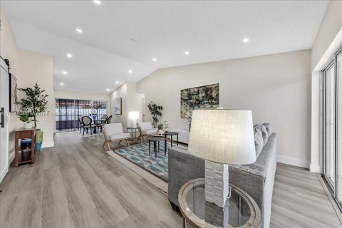 Villa ou maison à vendre à Miami Gardens, Floride: 3 chambres, 129.13 m2 № 1896557 - photo 8