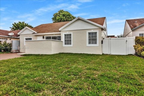 Villa ou maison à vendre à Miami Gardens, Floride: 3 chambres, 129.13 m2 № 1896557 - photo 6