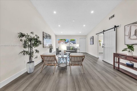 Villa ou maison à vendre à Miami Gardens, Floride: 3 chambres, 129.13 m2 № 1896557 - photo 12