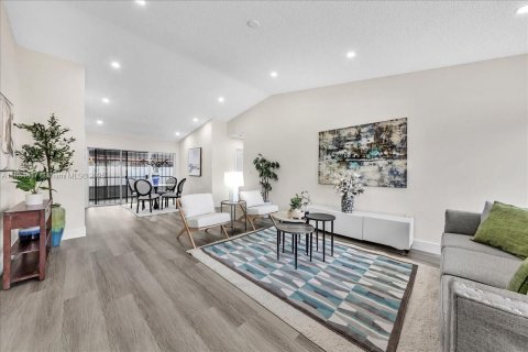 Villa ou maison à vendre à Miami Gardens, Floride: 3 chambres, 129.13 m2 № 1896557 - photo 9
