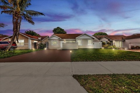 Villa ou maison à vendre à Miami Gardens, Floride: 3 chambres, 129.13 m2 № 1896557 - photo 1